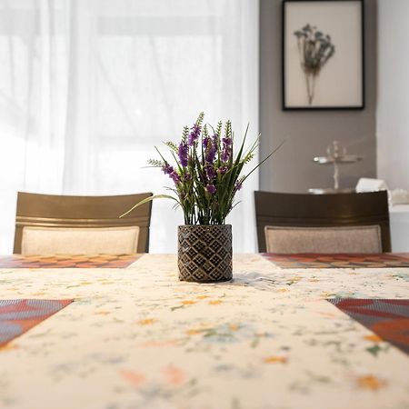 Comfortable Spacious House With Parking Brossard Dış mekan fotoğraf