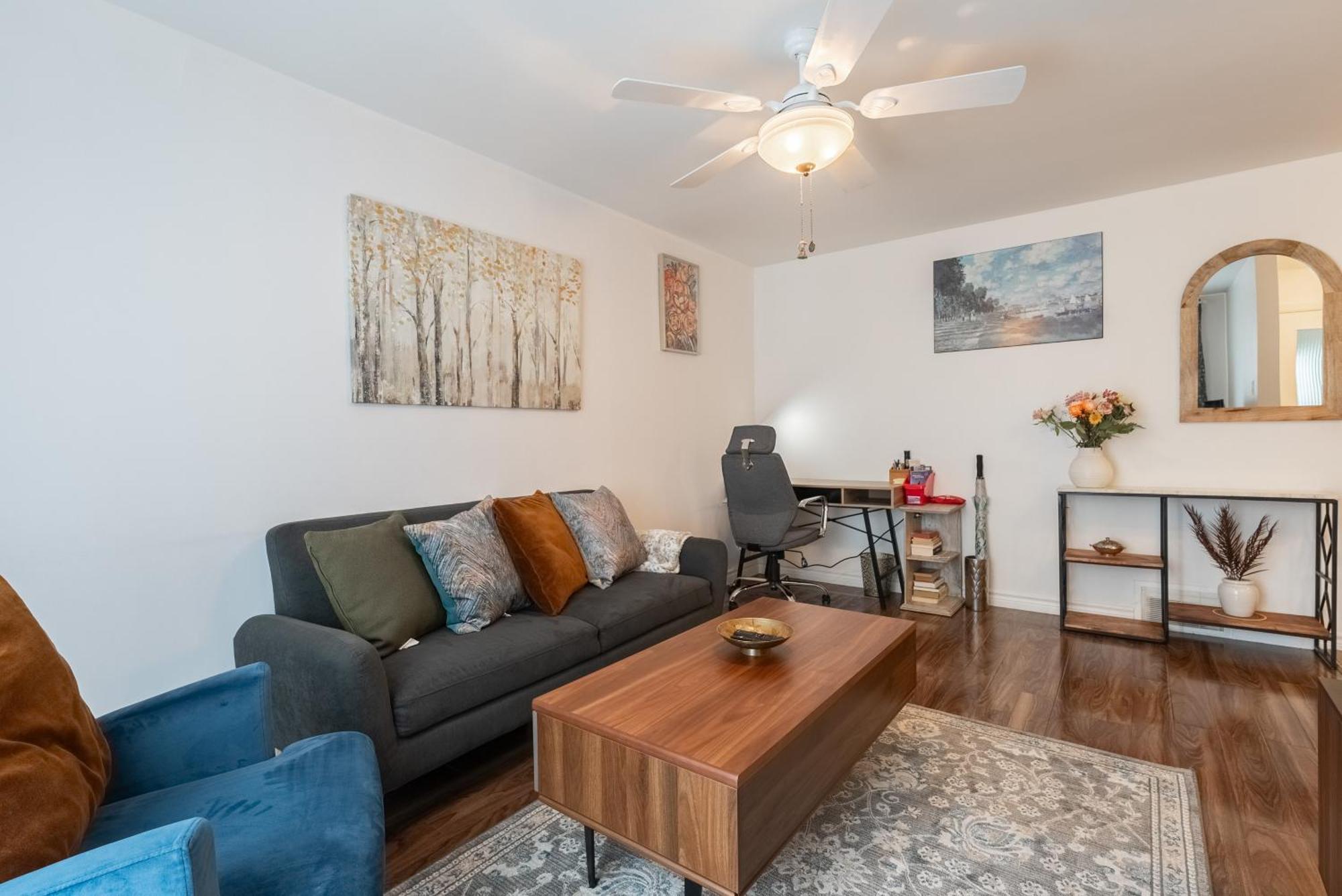 Comfortable Spacious House With Parking Brossard Dış mekan fotoğraf