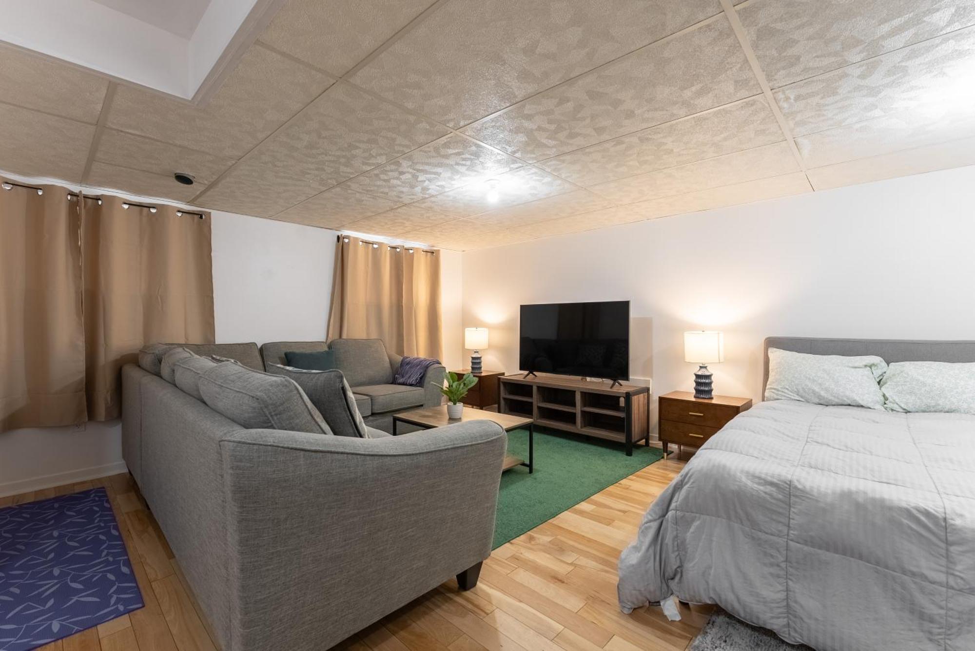 Comfortable Spacious House With Parking Brossard Dış mekan fotoğraf