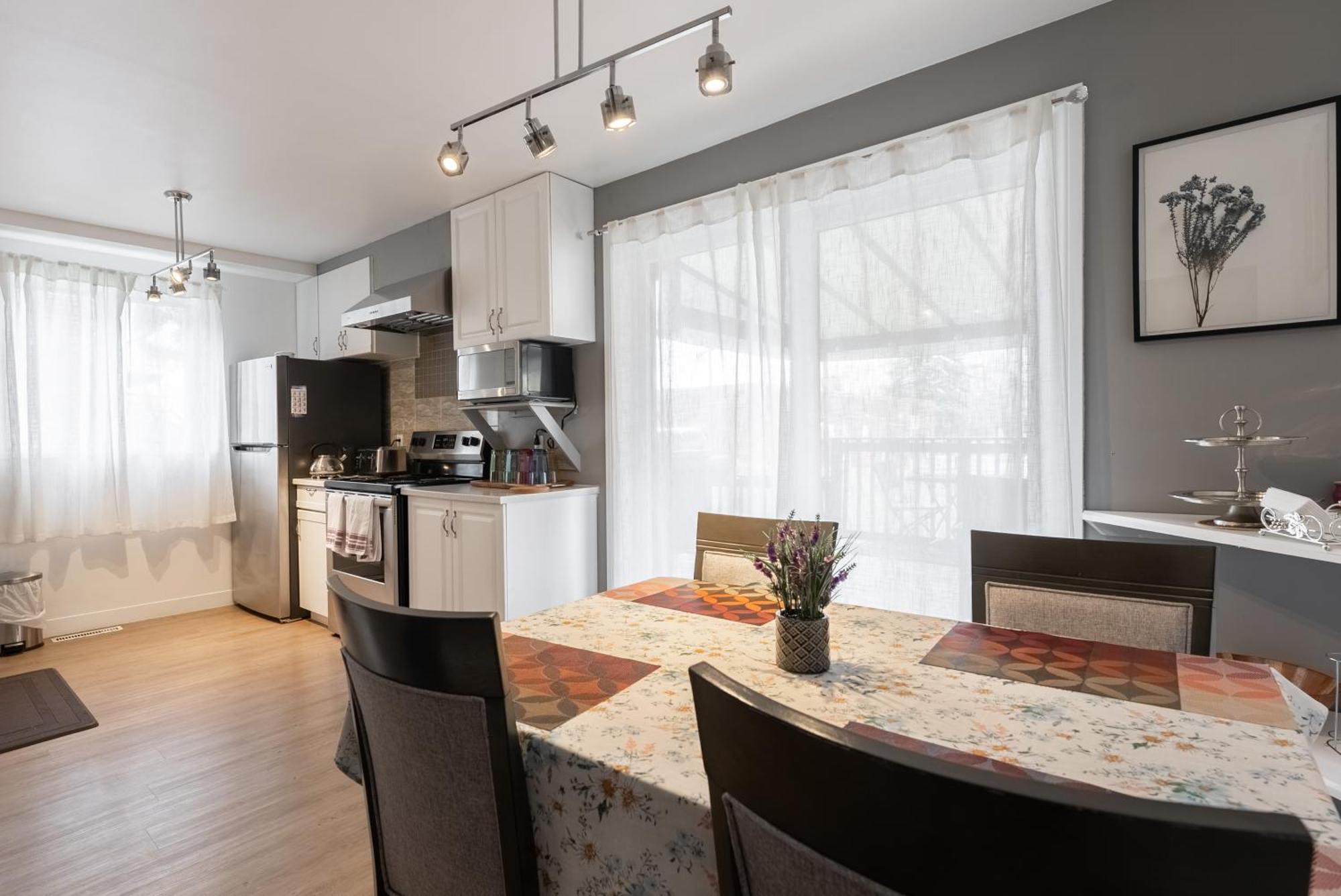 Comfortable Spacious House With Parking Brossard Dış mekan fotoğraf