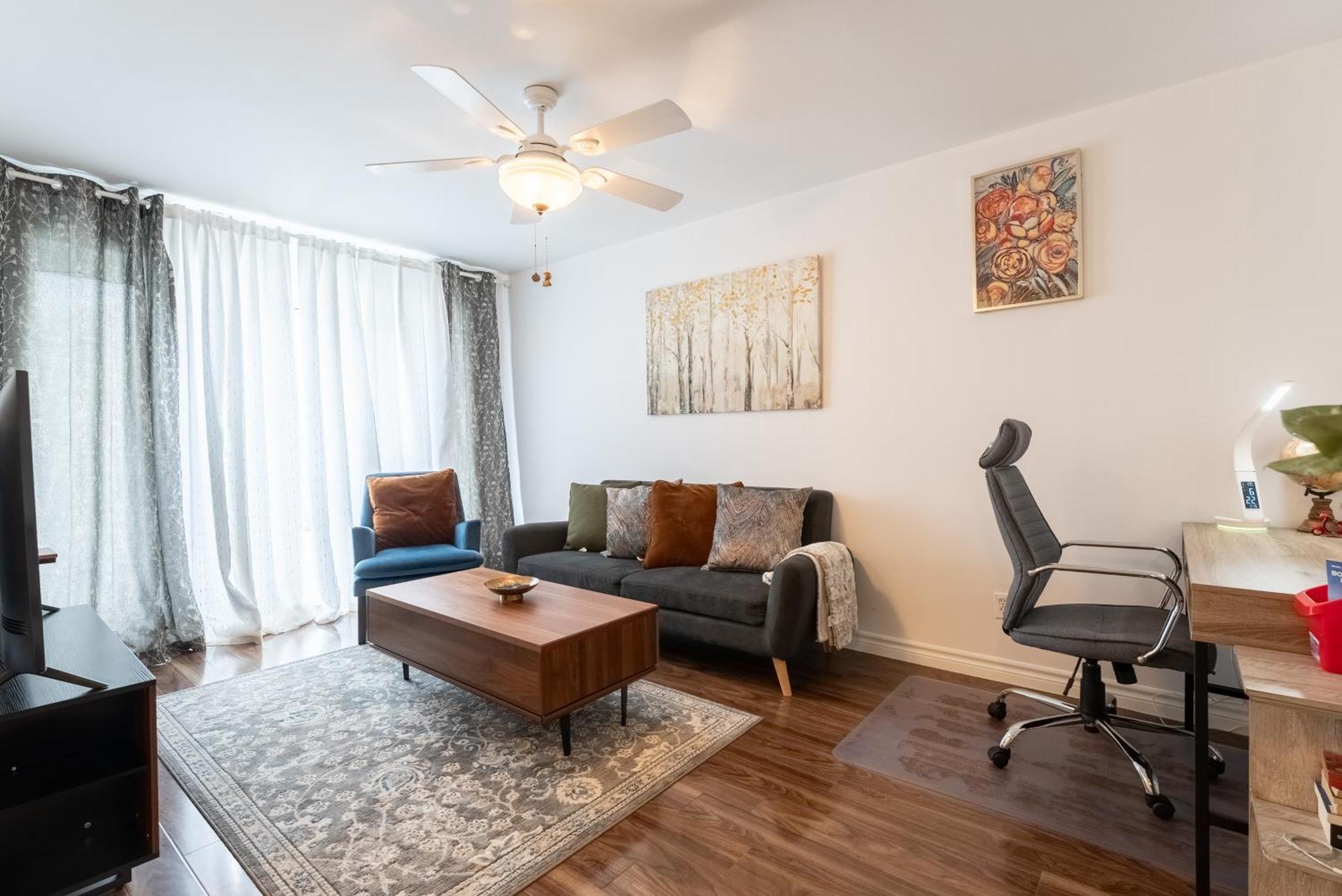 Comfortable Spacious House With Parking Brossard Dış mekan fotoğraf
