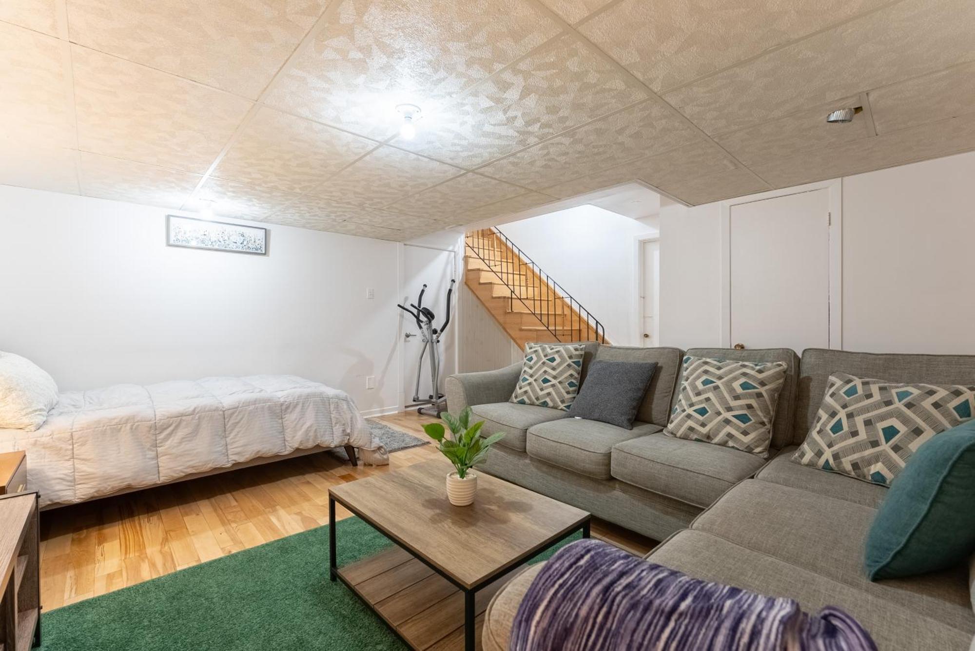 Comfortable Spacious House With Parking Brossard Dış mekan fotoğraf