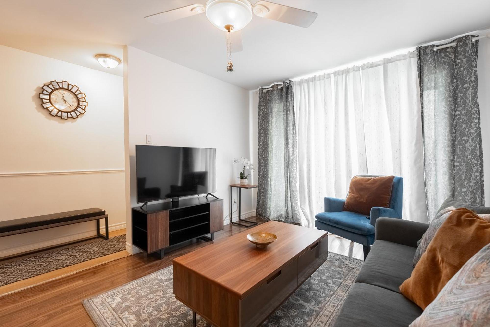 Comfortable Spacious House With Parking Brossard Dış mekan fotoğraf